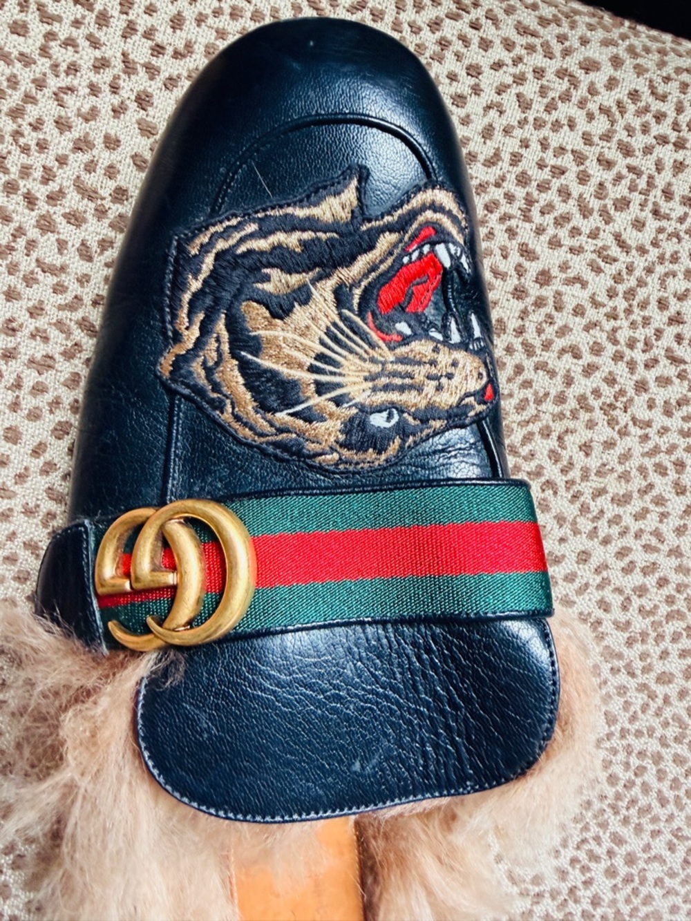 Gucci Black Leather Fur Trim Slide with Tan Fur - JUST ONE LEFT SIZE - Picture 3 of 4